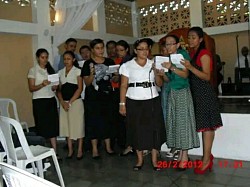 Hna María con grupo juvenil